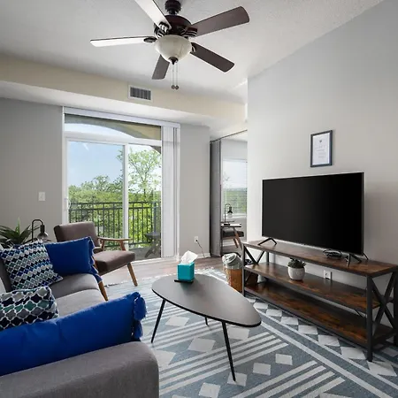 Huge New Apartment, Free Parking, Near Mayo!